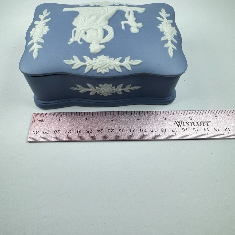 Jasperware Japan Lidded Jewelry Trinket Box Blue 5.5in Woman‎ Cherub Vanity